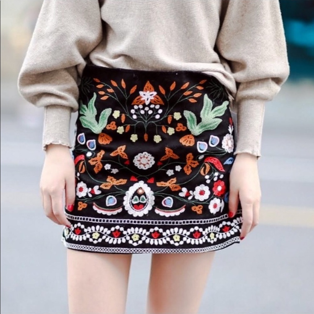 Gorgeous embroidered mini skirt!!